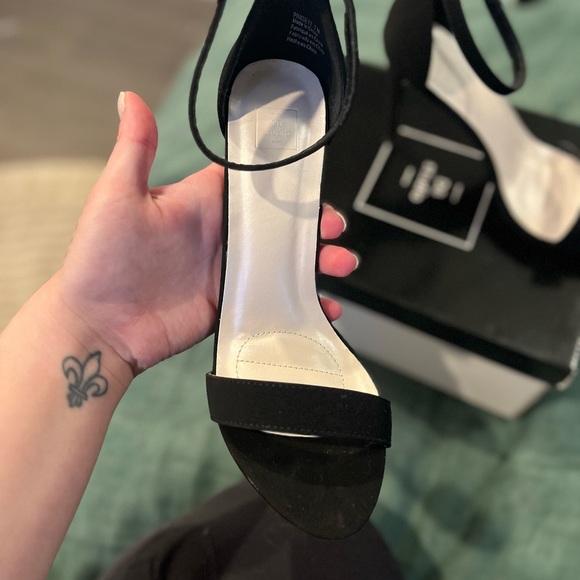 DB studio Heels - Picture 3 of 6